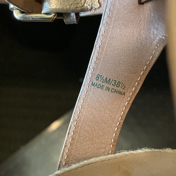 Used Vince Camaro Gold Wedges Heavily Worn - Picture 7 of 7